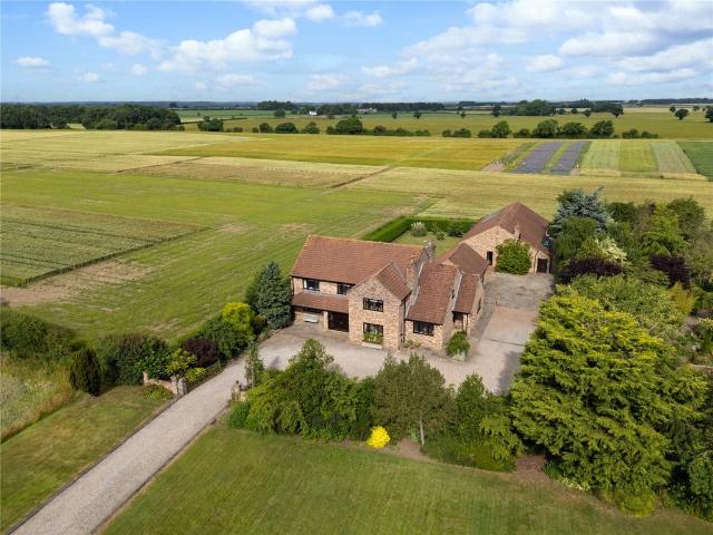 6 bedroom detached house for sale