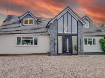 6 bedroom detached house for sale