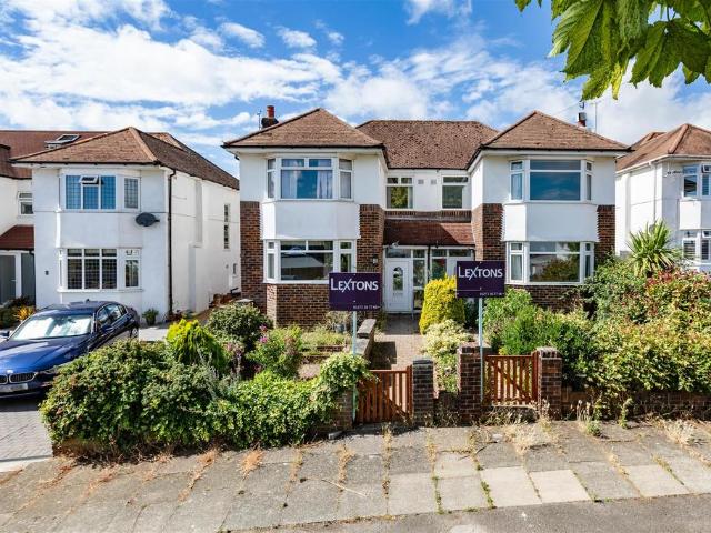 6 bedroom detached house for sale