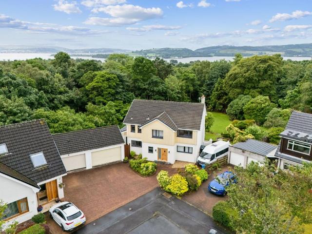 6 bedroom detached house for sale