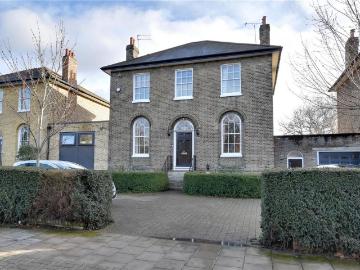 6 bedroom detached house for sale