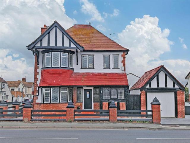 6 bedroom detached house for sale