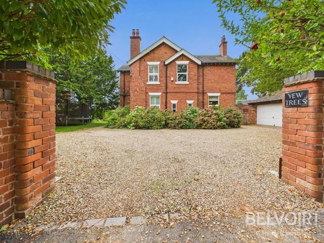 6 bedroom detached house for sale