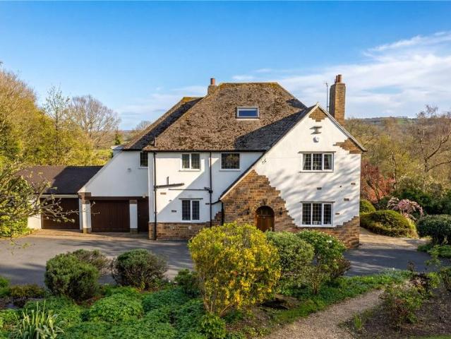 6 bedroom detached house for sale