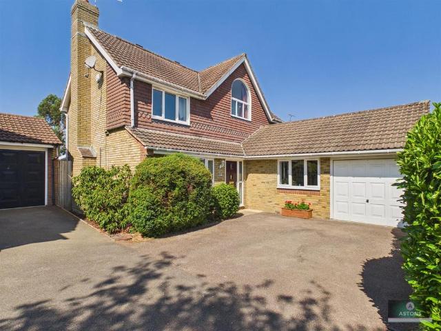 6 bedroom detached house for sale