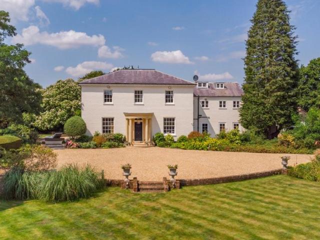 6 bedroom detached house for sale