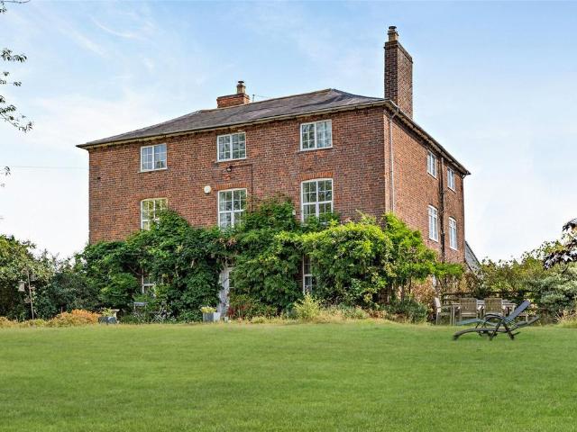 6 bedroom detached house for sale