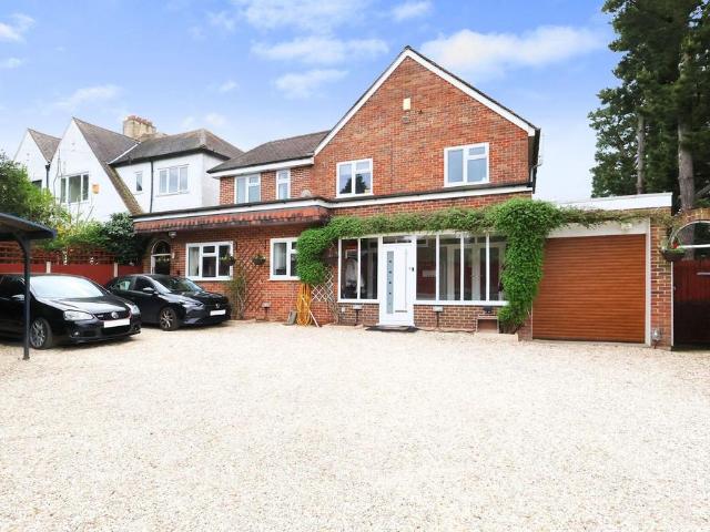 6 bedroom detached house for sale