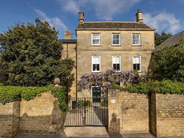 6 bedroom detached house for sale