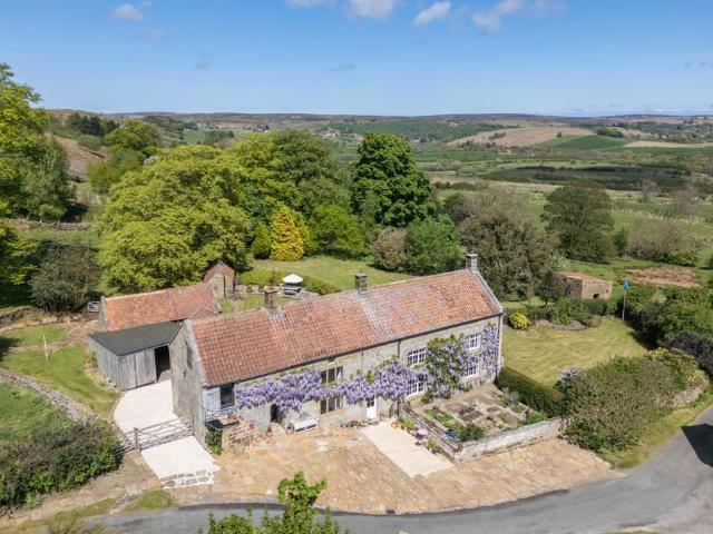 6 bedroom detached house for sale