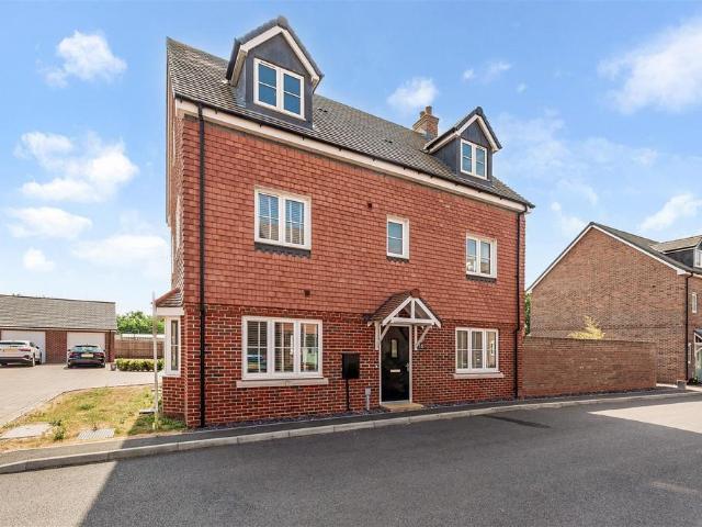 6 bedroom detached house for sale