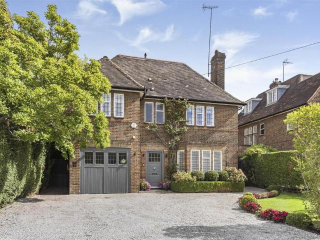 6 bedroom detached house for sale