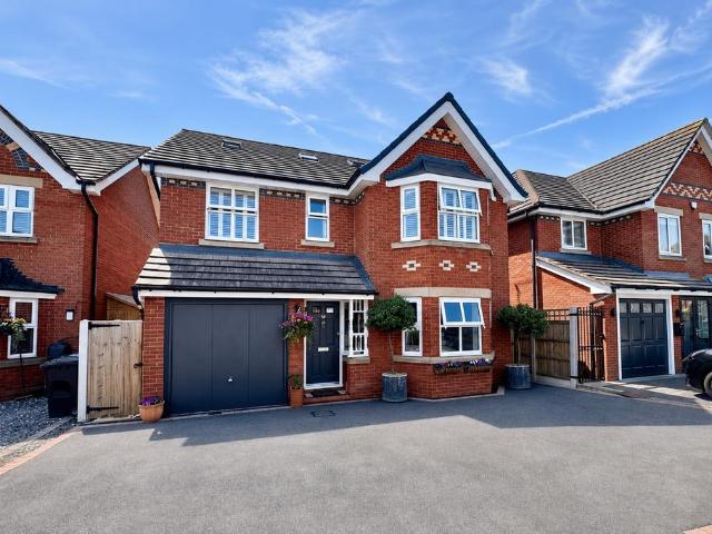 6 bedroom detached house for sale