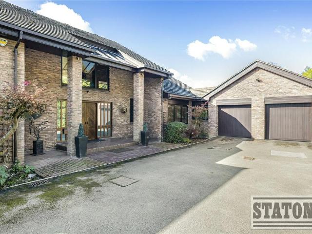6 bedroom detached house for sale