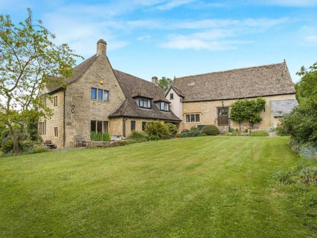 6 bedroom detached house for sale