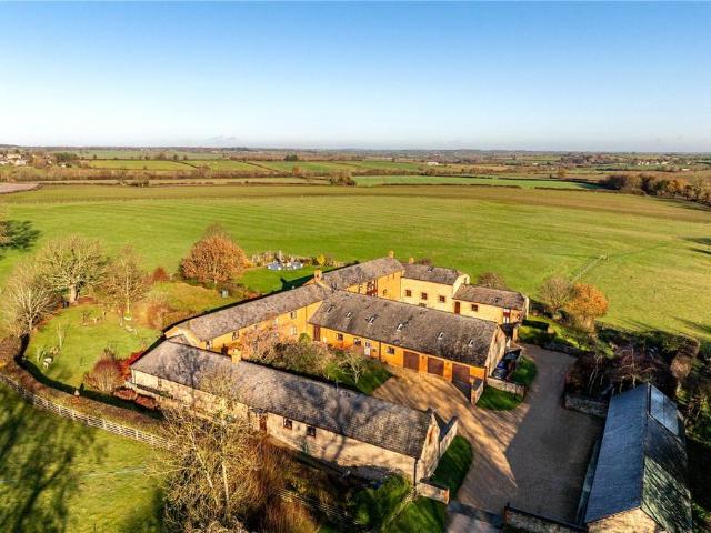 6 bedroom detached house for sale