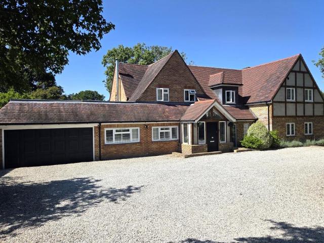 6 bedroom detached house for sale