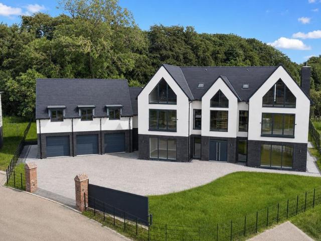 6 bedroom detached house for sale