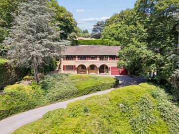 6 bedroom detached house for sale