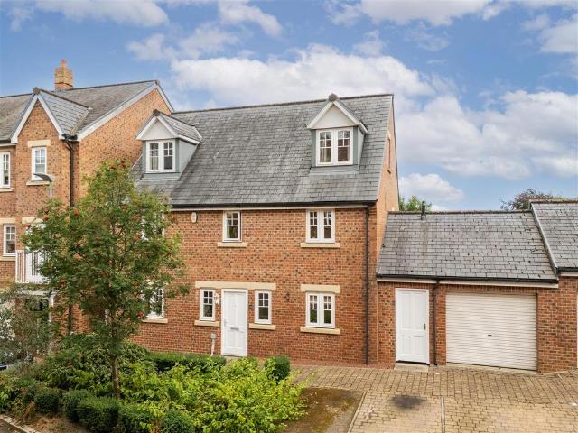 6 bedroom detached house for sale