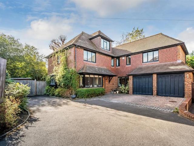 6 bedroom detached house for sale