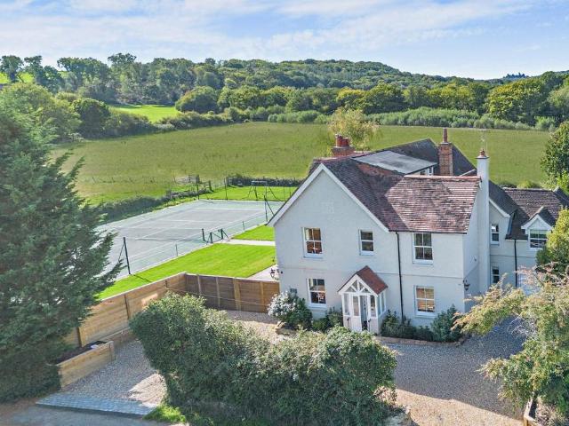 6 bedroom detached house for sale