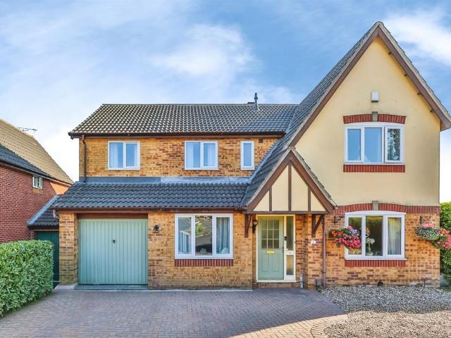 6 bedroom detached house for sale