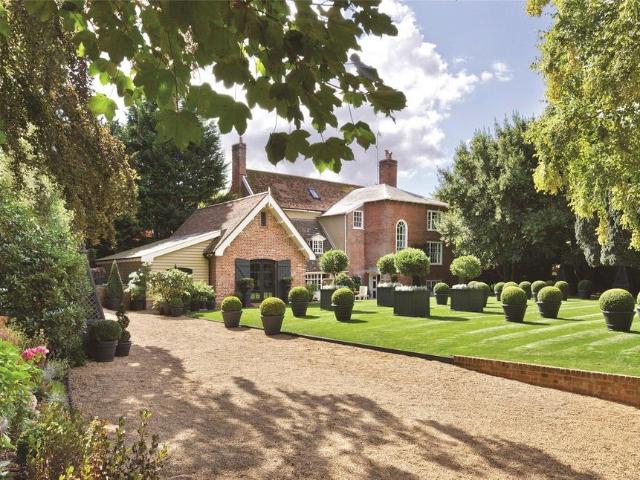 6 bedroom detached house for sale