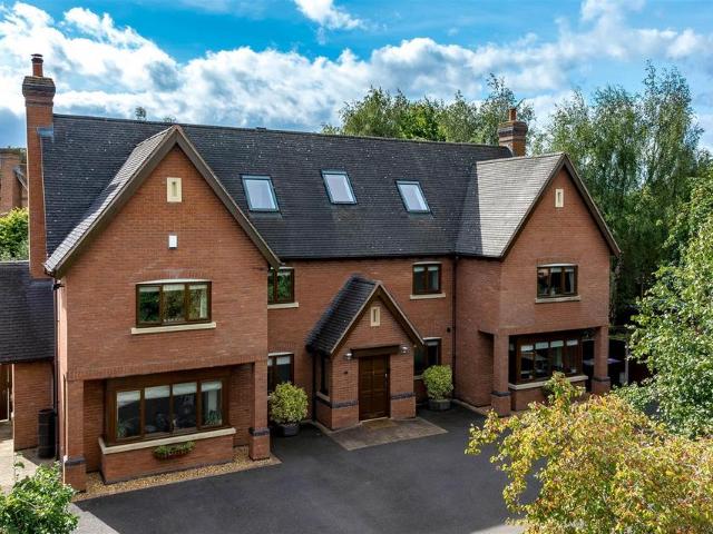 6 bedroom detached house for sale