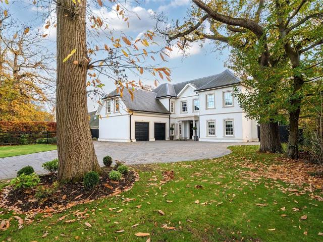 6 bedroom detached house for sale