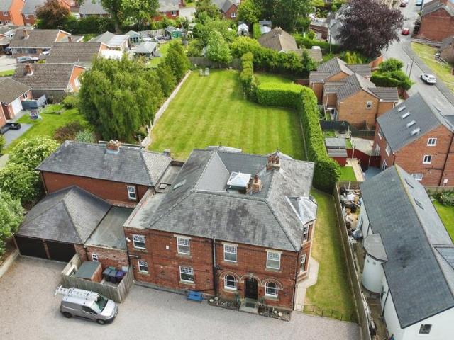 6 bedroom detached house for sale