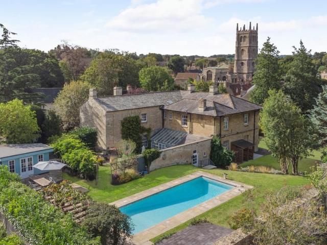 6 bedroom detached house for sale