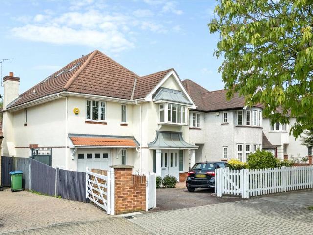 6 bedroom detached house for sale