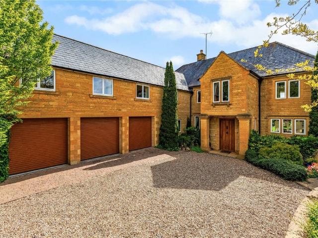 6 bedroom detached house for sale