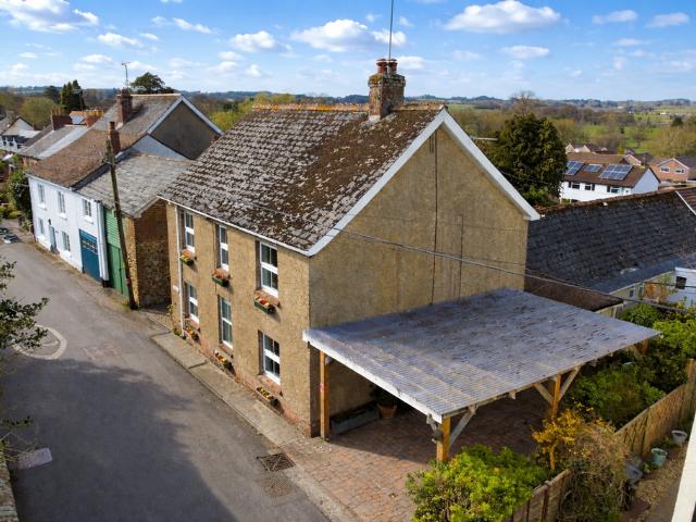 6 bedroom detached house for sale
