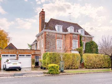 6 bedroom detached house for sale