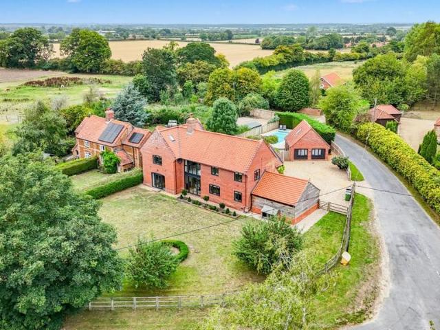 6 bedroom detached house for sale