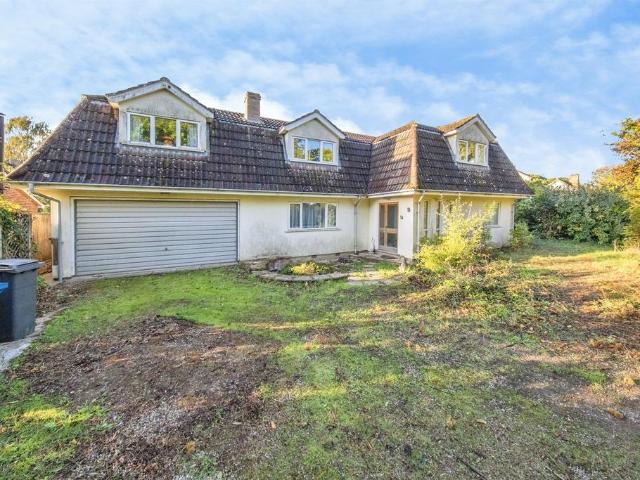 6 bedroom detached house for sale