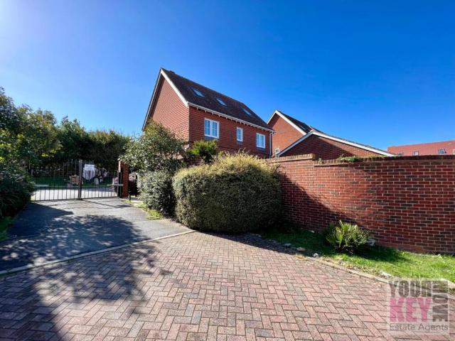 6 bedroom detached house for sale