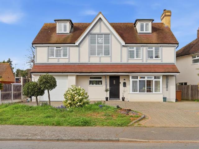 6 bedroom detached house for sale