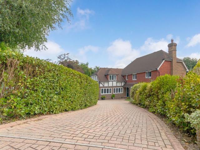 6 bedroom detached house for sale