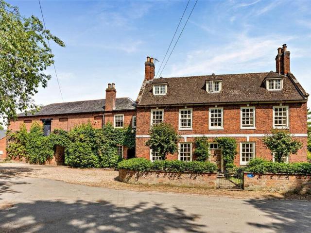 6 bedroom equestrian facility for sale