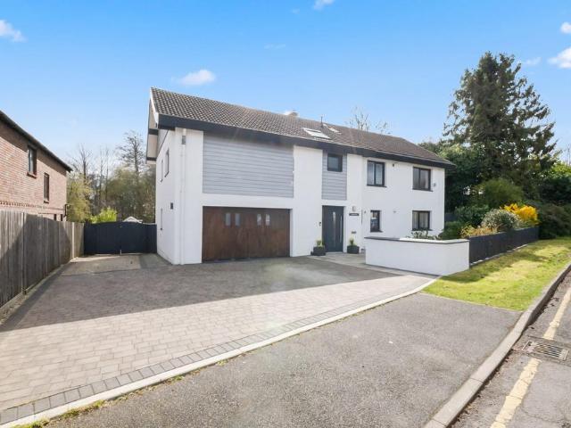 6 bedroom detached house for sale