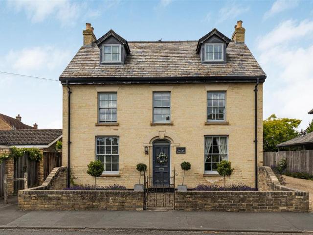 6 bedroom detached house for sale