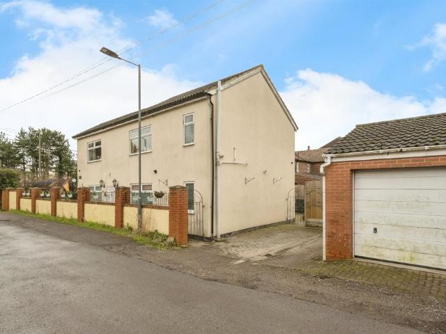 6 bedroom detached house for sale