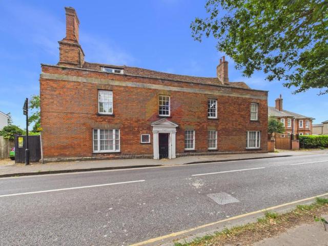 6 bedroom detached house for sale