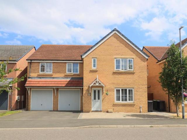 6 bedroom detached house for sale