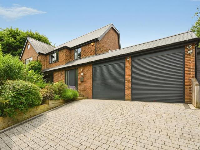 6 bedroom detached house for sale