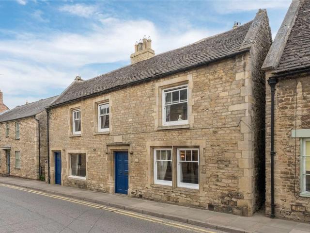 6 bedroom detached house for sale