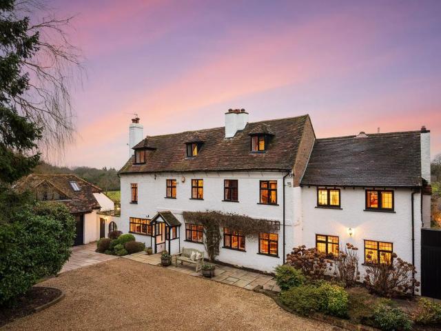 6 bedroom detached house for sale